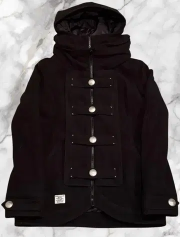 후드 부착 블랙 자켓