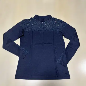 세인트 앤드류스 레이스 장식 네이비 긴팔 터틀넥 셔츠