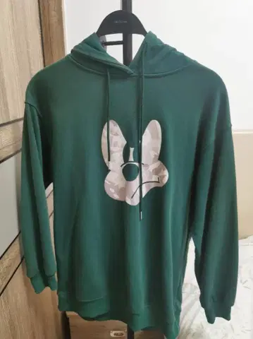 그린 토끼 프린트 후드티