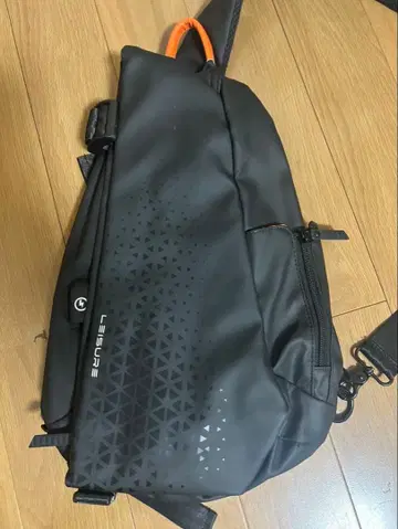 LEISURE 숄더백