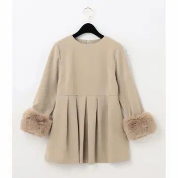 GRACE CONTINENTAL 퍼 커프스 탑