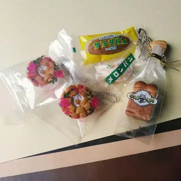 [ 가챠 ] 현지빵 미니미니 스퀴즈 샐러드빵 장미빵 지역 미니어처