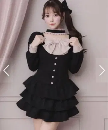 pium 프론트 리본 초커 티어드 미니 원피스