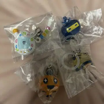 캡슐 토이 4개 세트 (다색)