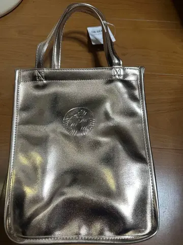 스타벅스 홀리데이 2024 쇼핑백 메탈릭 골드