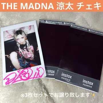 THE MADNA 료타 폴라로이드 사인