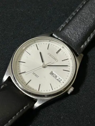 SEIKO SPIRIT 손목시계 (쿼츠) 작동 중