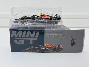 1/64 Oracle Red Bull Racing RB18 #1