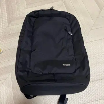Incase 블랙 백팩