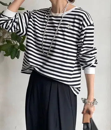 [ 새상품급 ] DouDou 하트 자수 TEE F 보더 무늬