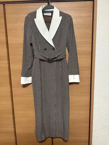 체크 무늬 더블 브레스트 원피스