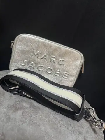 MARC JACOBS 실버 숄더백