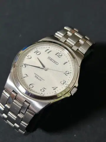 새상품급 SEIKO 쿼츠 손목시계 실버 작동 중