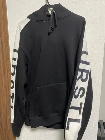 URSTL 후드 부착 후드티 블랙/화이트 속기모