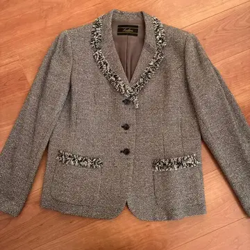 레리안 그레이 계열 프린지 부착 테일러드 자켓