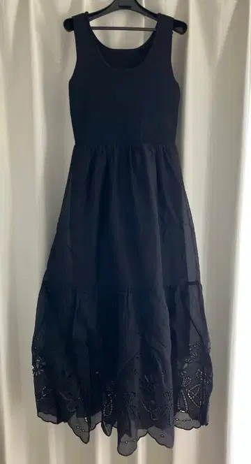 새상품급 블랙 슬리브리스 롱 원피스