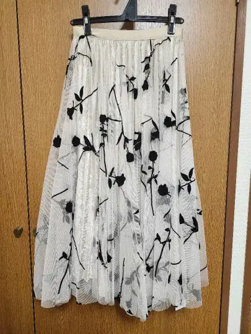 꽃무늬 튤 x 플리츠 벨로아 스커트