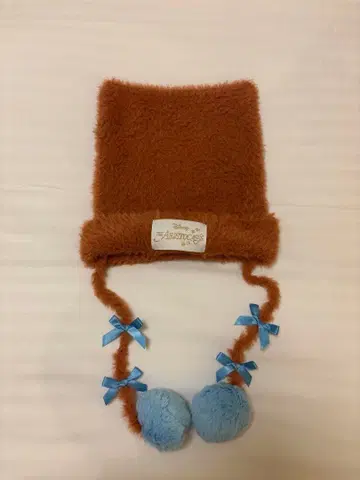 브라운색 복슬복슬 모자 파란 폼폼 포함