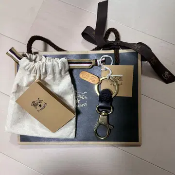 [ 새상품 ] IL BISONTE 일비종떼 키링 블랙 가죽