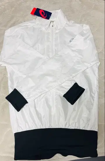 새상품 미사용(택 포함) asics 러닝 패커블 풀오버 자켓