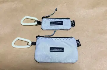 DESCENDANT LIPCASE CARDCASE TAKES HANDS