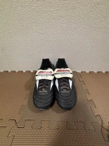 미즈노 축구화 블랙/화이트