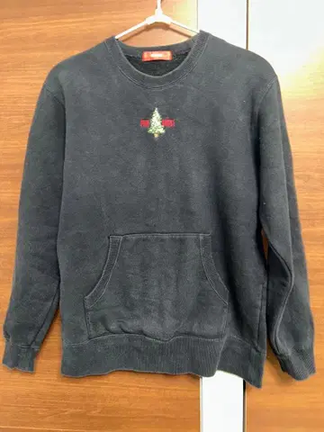 PINK HOUSE 크리스마스 트리 자수 맨투맨