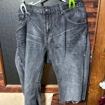 스터드 장식 그레이 데님 팬츠