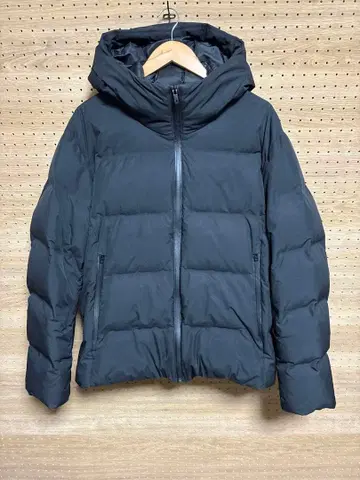 유니클로 XL 사이즈 심리스 다운 파카 후드 부착 블랙 다운 자켓