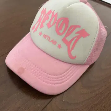 핑크 로고 트래커 캡