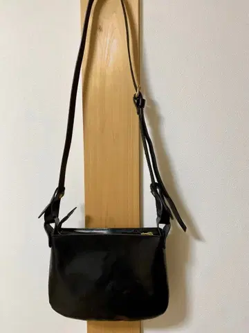 블랙 가죽 숄더백