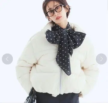 미라 오웬 후드 부착 숏 다운 자켓