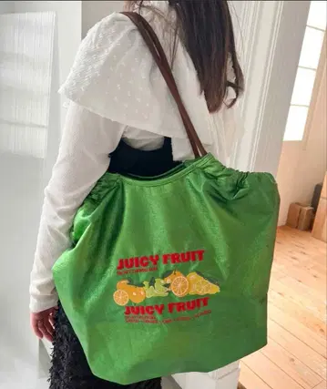 Casselini(캐세리니) 후드 자수 마켓백 그린