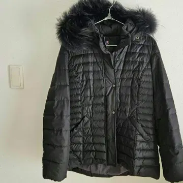 퍼 달린 다운 자켓 블랙