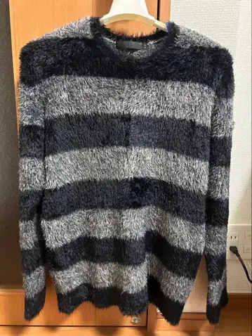 [ FUGA ] 샤기 니트 페더 퍼 (블랙 보더)