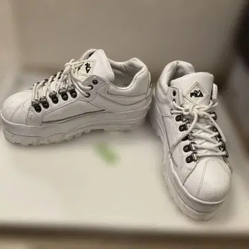 FILA 통굽 화이트 스니커즈 24.5