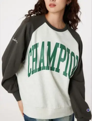 로데오 크라운 x Champion 래글런 슬리브 맨투맨