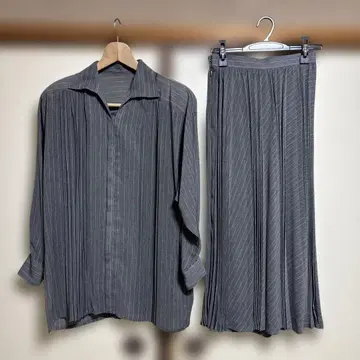 크리스찬 오자르 스트라이프 셔츠와 스커트, 바지 3종 세트