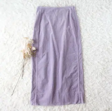 예쁜 색 스커트