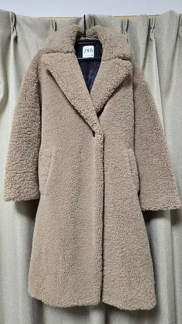 ZARA 베이지 보아 롱 코트