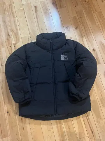 GU METALGEAR 패딩 자켓