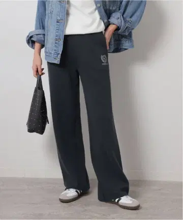 엠블럼 니트 팬츠 네이비