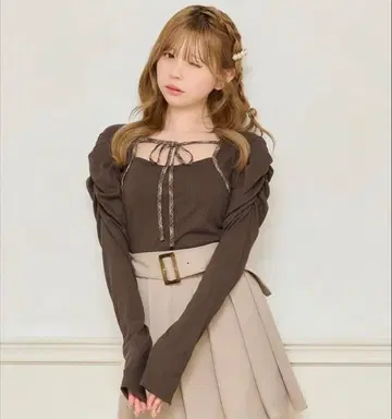 apres jour 프론트 리본 퍼프 슬리브 상의