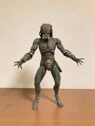 네카 아머드 어쌔신 프레데터 NECA