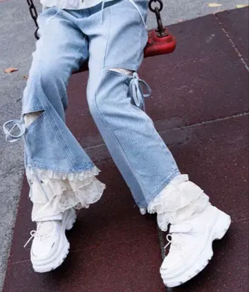 axes femme 레이스 부착 슬릿 x 리본 팬츠