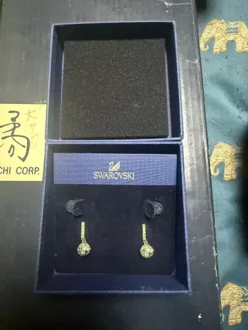 Swarovski 실버 드롭형 귀걸이