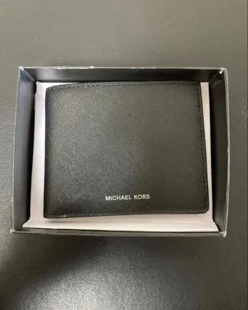 새상품 배송비 포함 MICHAEL KORS 이단 접이식 지갑 블랙