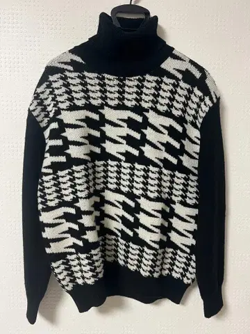 Jieda 터틀넥 니트 사이즈 M