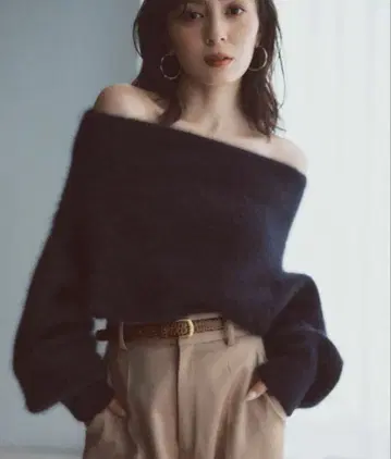 [ 미사용 새상품 ] anuans 라쿤 폭스 오프숄더 니트 풀오버