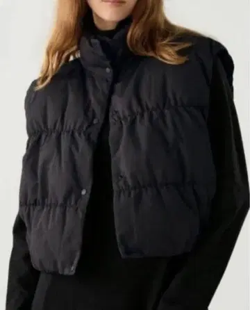 새상품 유니클로 C UNIQLOC 다운 크롭 베스트 2024 XL 블랙